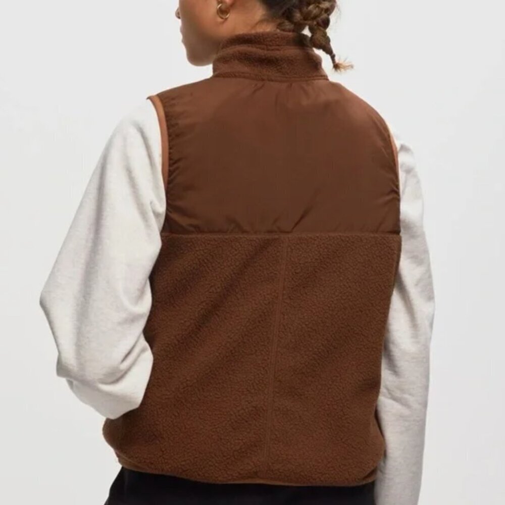 Nike Women's Sports Utility Fleece Vest, Cacao Brown, Size Medium - Picture 2 of 11
